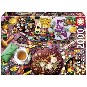 Puzzle 2000 el. Stół do szycia